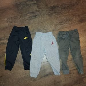 3 pairs of 3T pants (nike, Jordan, cat & jack)
